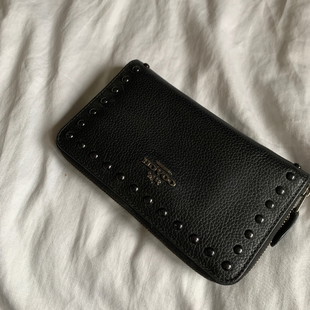 EUC Coach Studded Black Leather Wallet w/ Coin Pocket
